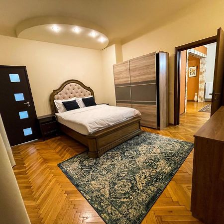 Central Apartment W/ Fire Place - Ground Floor Bucharest Exterior photo