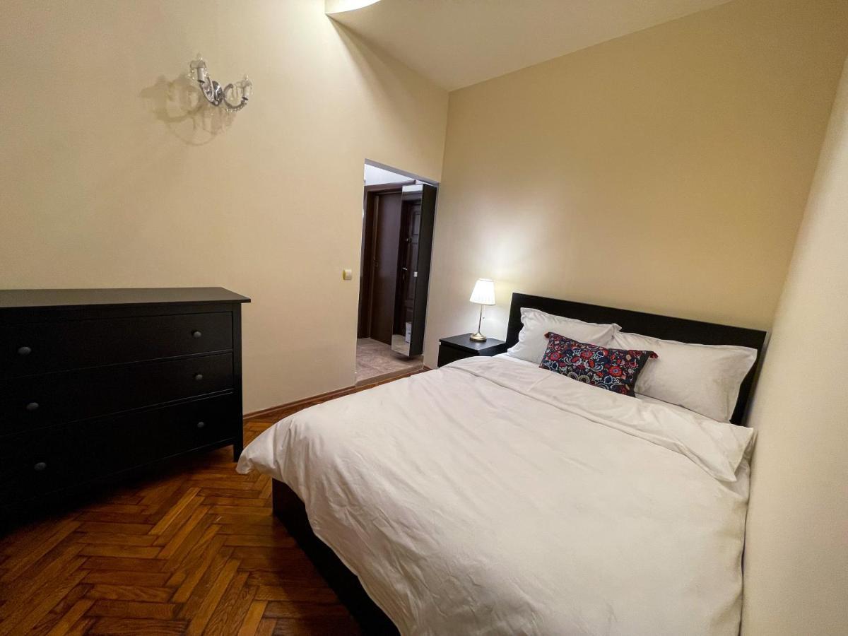 Central Apartment W/ Fire Place - Ground Floor Bucharest Exterior photo