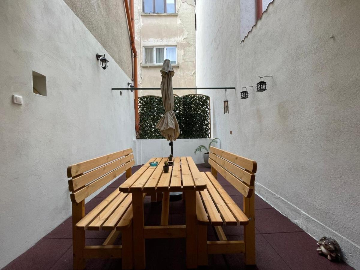 Central Apartment W/ Fire Place - Ground Floor Bucharest Exterior photo